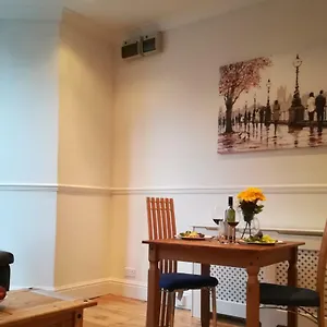 Apartment Bright And Airy, 1 Bedroom, Ground Floor Apartment, Uplands,, Swansea